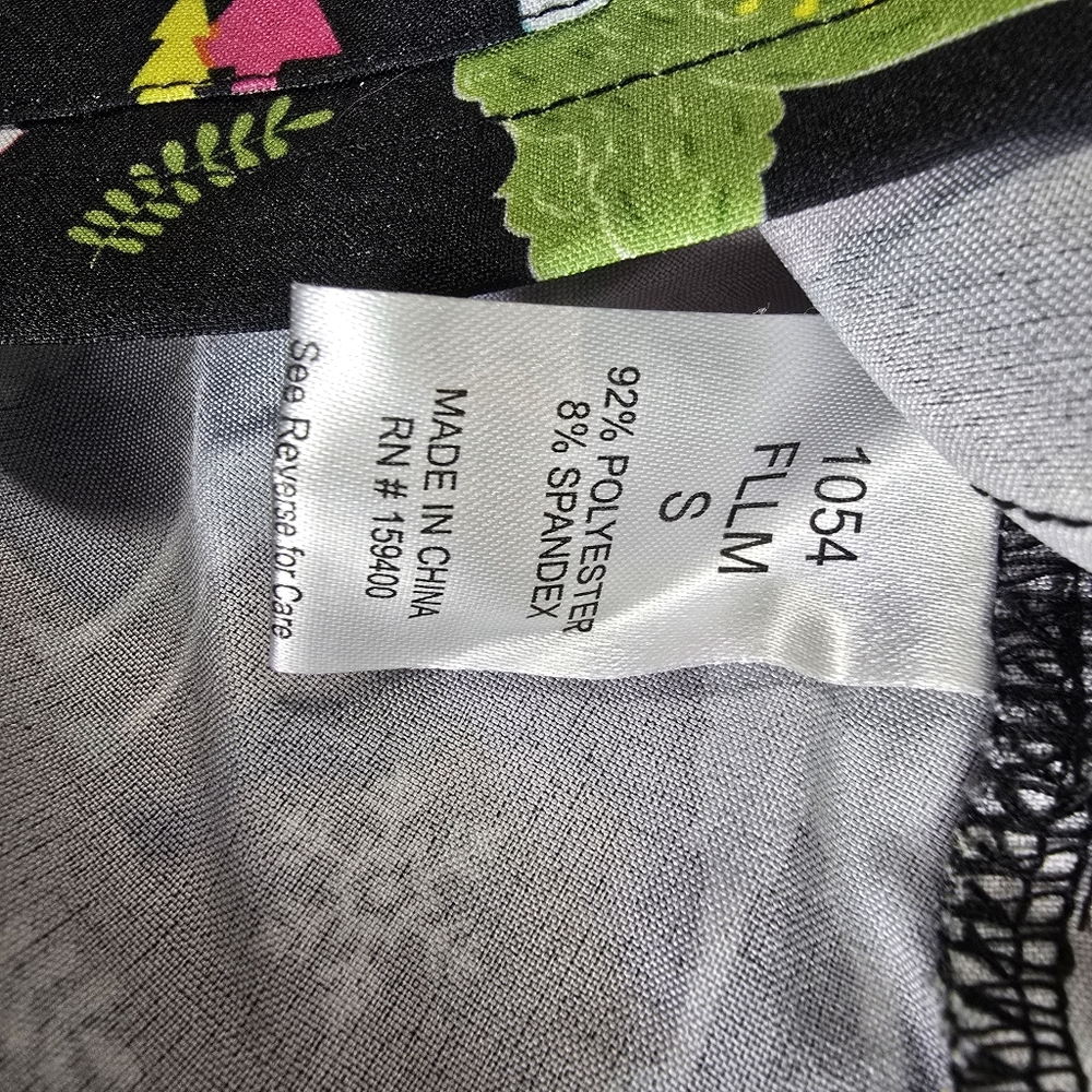 Ava Therese Colorful Llama Print Scrub Top. Size Small - Picture 6 of 6
